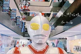 太原北美N1集结了超大的奥特曼，大小儿童重返童年冲向光之勇士图片