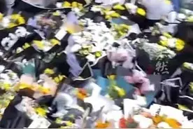 因齐齐哈尔坍塌事故 鲜花需求暴增 有商家坐地起价 连夜调整鲜花价格 网友:什么钱都挣 良心何在图片