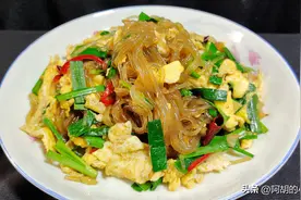 鸡蛋炒粉条：味道“惊艳”的做法！又下饭又有营养，让你吃嘛嘛香图片