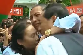 富商儿子离奇失踪，32年后在河北农村找到，母亲痛哭：妈妈的错图片