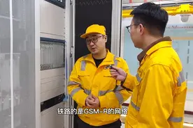 高铁司机跟车站联系是用手机打电话吗？图片