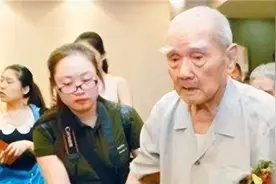他15岁偷偷参军抗日，一去就是71年，106岁的老母亲仍在等他归来图片