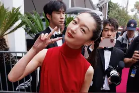 上位成谜，绯闻不断，31岁的周冬雨，凭什么在娱乐圈混的风生水起图片