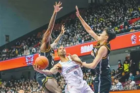 辽宁男篮双加时不敌山东男篮，内线短板太吃亏图片