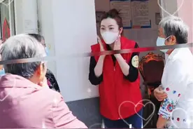 余声懒理丈夫出轨丑闻，街边做志愿者太憔悴，将以往恩爱视频删光图片
