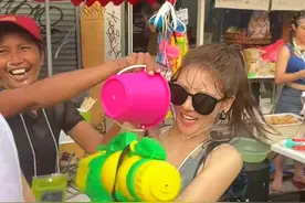 泼水节的另一面：美女遭泼水撕衣！警方：可报警！专家呼吁要文明图片