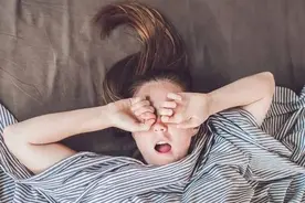 你睡觉时是什么表情？原来每个人都戴着“痛苦面具”图片