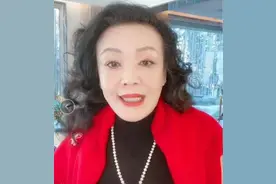 张兰为汪小菲澄清绯闻，称儿子是有贡献的实业家，自家房子塌不了图片