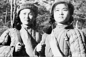 美军回忆: 一个稚嫩的志愿军女兵，被冻成冰雕了仍然保持战斗姿势图片
