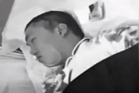 2011年高三学生与富二代发生摩擦，被砍身亡，对方母亲：我有钱图片