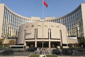 央行：坚决抑制汇率大起大落，保持人民币汇率在合理均衡水平上基本稳定图片
