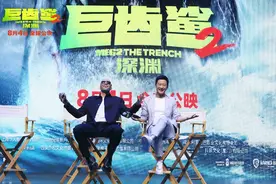 《巨齿鲨2：深渊》“上天下海”，杰森·斯坦森想跟吴京拍直升机戏图片