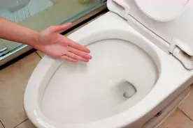 每天冲马桶时，到底要不要盖上盖子？来自央视的实验结果图片