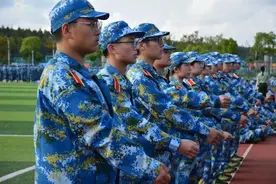 多图直击！这届新生军训太飒了！图片