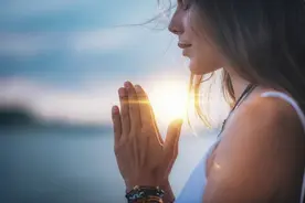 女人对异性渴求的秘密，你知道吗？原来和她们爱打扮有这么大关系图片