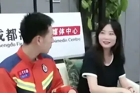 网友祝福：这就是缘分！汶川地震幸存女孩14年后义肢被卡求助消防员,最终收获爱情图片