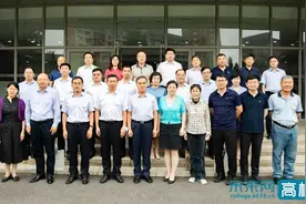 大连东软信息学院当选大连市高等学校联合会第四届理事长单位图片