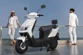 售价3199，最高续航100km！雅迪M2S、爱玛凌锋L301，谁更值得买？图片