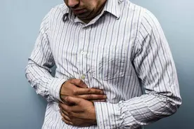 洗澡时在肚子上摸到一个“包”，是脂肪肉瘤吗？需要手术切除吗？图片