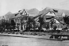 李香兰与抚顺永安小学图片
