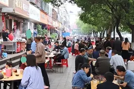 监利李大爷顿顿不离“早酒”，为省酒钱买设备自酿，结果咋样了？图片