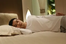 肾虚的人，睡觉有4大表现！教你快速辨清阴虚、阳虚、气虚、精虚图片