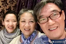 李立群刚从上海回到台北，就大力赞扬当地的防疫政策搞得好图片