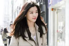 继“野蛮女友”女神全智贤被扒出是华侨，现又扒出张员瑛是华侨图片