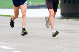 体内有癌，腿先知？腿部出现4种异常，或是癌症信号，建议早筛查图片