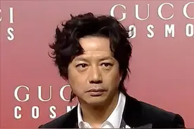 50岁段奕宏丑态百出，被嘲撞脸火云邪神，其实他真的不帅！图片
