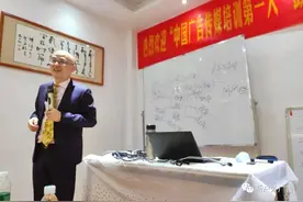 把床垫搬进电梯间！最有广告效果的电梯广告场景营销创意新玩法图片