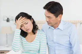宫颈癌多是“拖”出来的，女人下半身若有3种“异常”，趁早就医图片