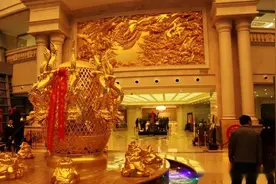 “天下第一村”低价卖资产！家家别墅到负债百亿，跌落神坛太唏嘘图片