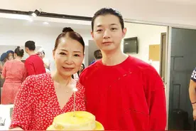 仲小萍与火风离婚28年：她因儿子遭敲诈退圈抑郁了，他再婚有烦恼图片