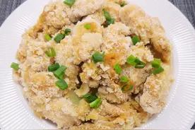 没想到大米加鸡胸肉这样做，又鲜又嫩还健康，出锅喷喷香，不难学图片