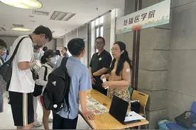 临床医学高考热度第一，热门科室兴衰三十年图片