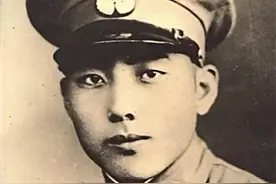 一个中国空军英雄，跳伞落入敌营，以死报国，只因中国无被俘空军图片