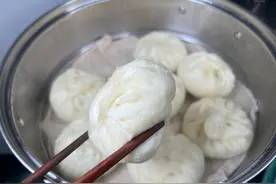 韭菜鸡蛋馅包子做法，皮薄馅大，蓬松柔软，馅料鲜美，一顿能吃仨图片