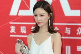 网红“雪梨”被举报聚众吸毒，当事人称造谣已报警，警方回应已跟进图片