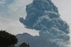 3级警报！日本樱岛火山喷发：烟柱3400米，富士山也恐将大爆发？图片