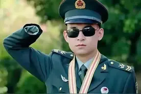 杜富国同志，荣获我军第一奖励后，为何没有提前晋职晋衔图片