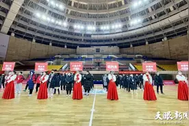 贵州省首届“美丽乡村”篮球联赛省级常规赛六盘水、黔西南两地开赛 9市（州）代表队激烈争夺4个决赛席位图片