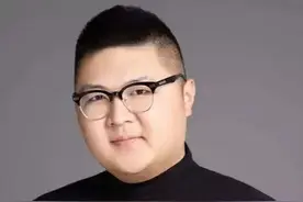江苏300斤胖小伙，被女友送200多万奔驰，最后终于结婚了图片