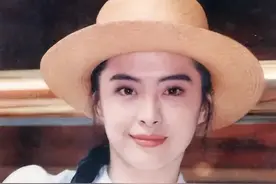 56岁王祖贤吃斋念佛，判若两人：退圈18年，未婚未育，经历了什么图片