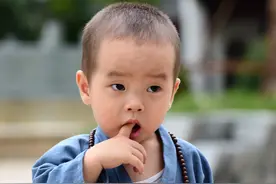 宝宝吃糖多的危害图片