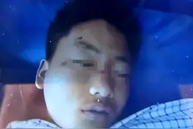 儿子撞破母亲苟且，被她伙同情夫掐死！儿子痛哭：我把命还给你了图片