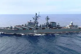 伊朗海军真该换船了：中俄伊三国演习，一起合影十分尴尬图片