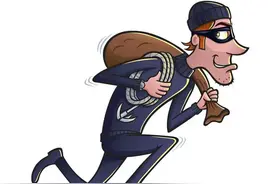 济南男子银行取钱，未输密码机器就疯狂“吐钱”，吓得他赶紧报警图片
