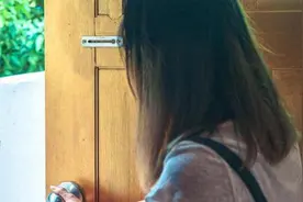 我婆婆60岁大寿，我12点到得婆婆家门口，竟然无人给我开门图片