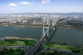 重庆一座奇怪的大桥：桥墩和主体分开修，希望别成为第二个红岩村图片